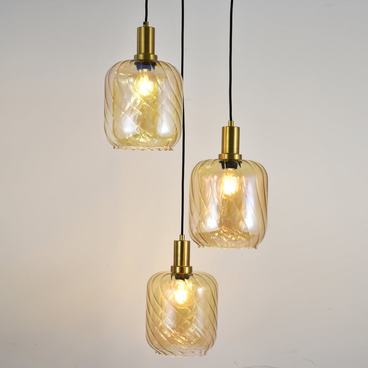 Hanglamp Zwart met Messing en Amber Glas – 3-Lichts - Nox