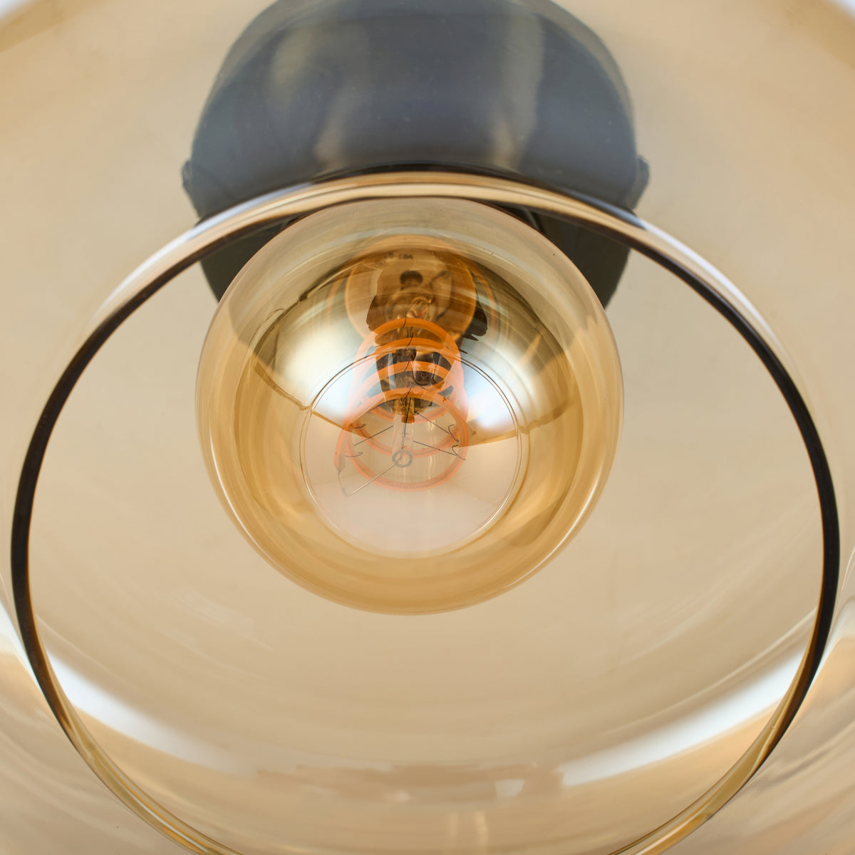 Plafondlamp Amber Glas – Modern Design met Zwarte Fitting