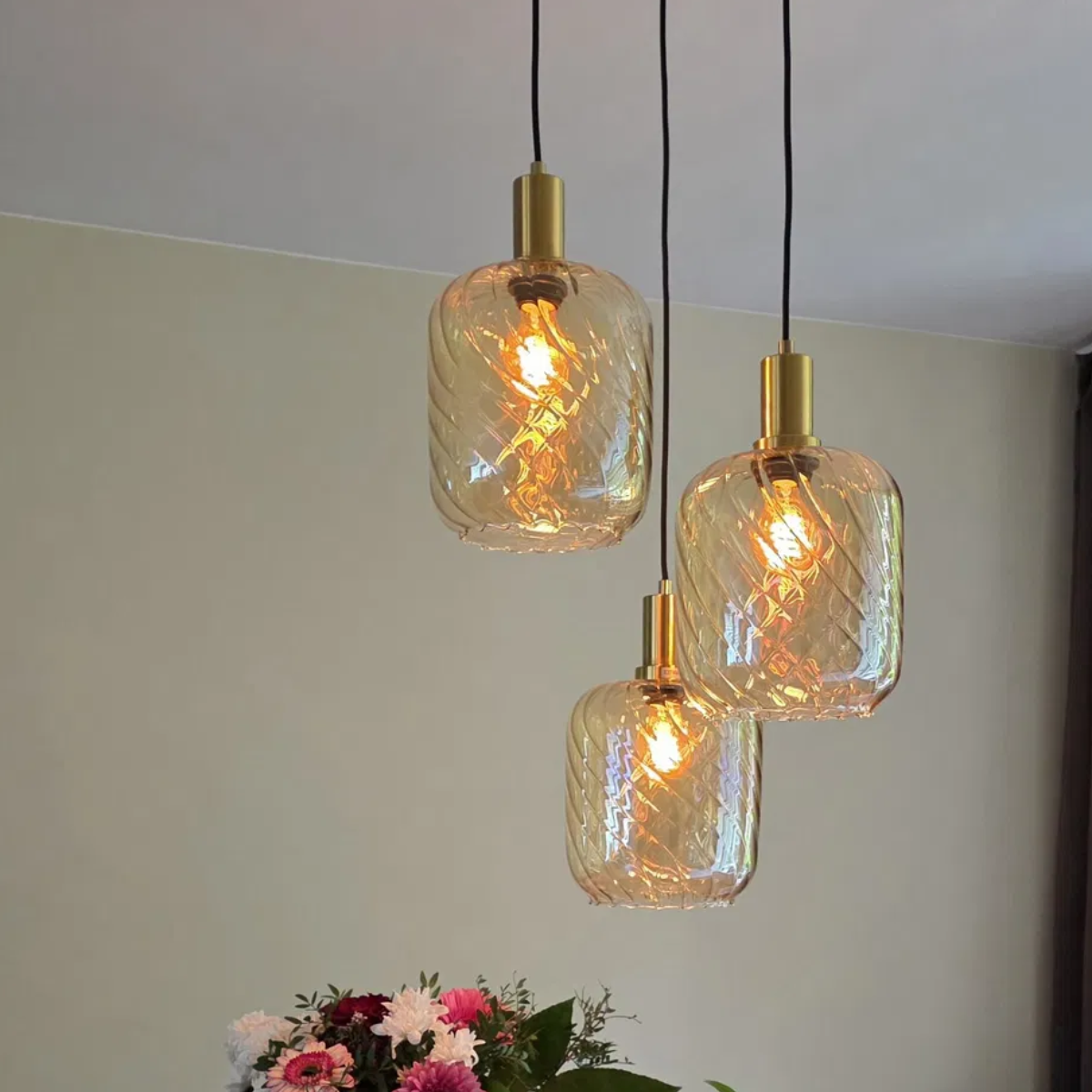 Hanglamp Zwart met Messing en Amber Glas – 3-Lichts - Nox